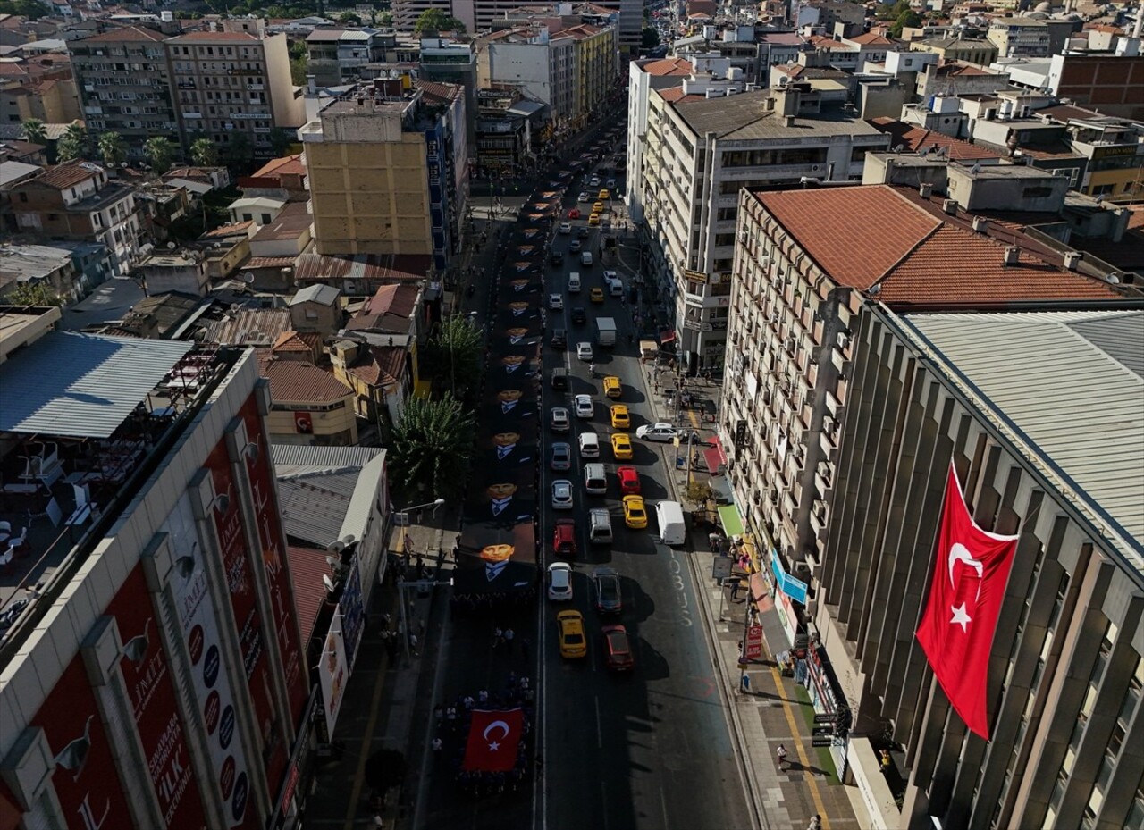 İzmir'in düşman işgalinden kurtuluşunun 102. yıl dönümü dolayısıyla kutlamalar yapıldı. Türk...