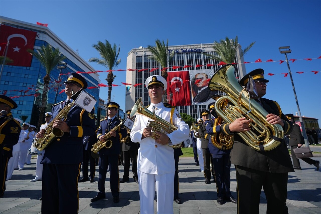 İzmir'in düşman işgalinden kurtuluşunun 102. yıl dönümü kutlamaları başladı. Cumhuriyet...