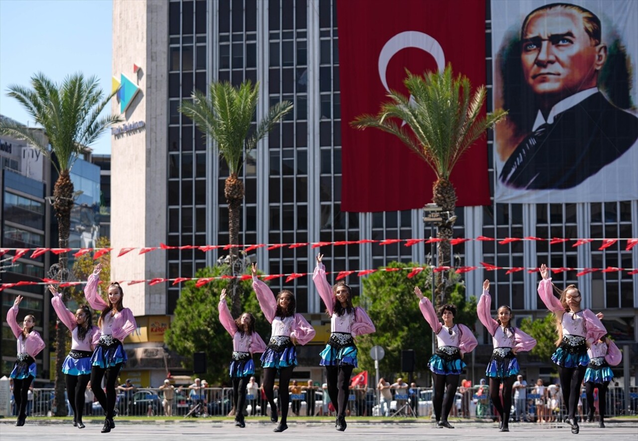 İzmir'in düşman işgalinden kurtuluşunun 102. yıl dönümü kutlamaları başladı. Cumhuriyet...