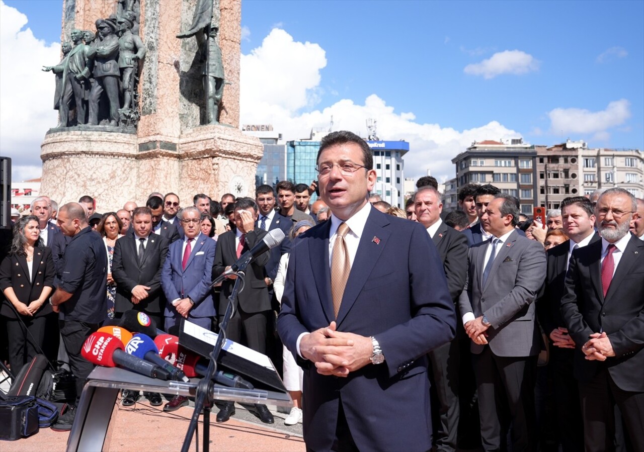 Cumhuriyet Halk Partisi (CHP) İstanbul il yöneticileri, partinin kuruluşunun 101'inci yıl dönümü...