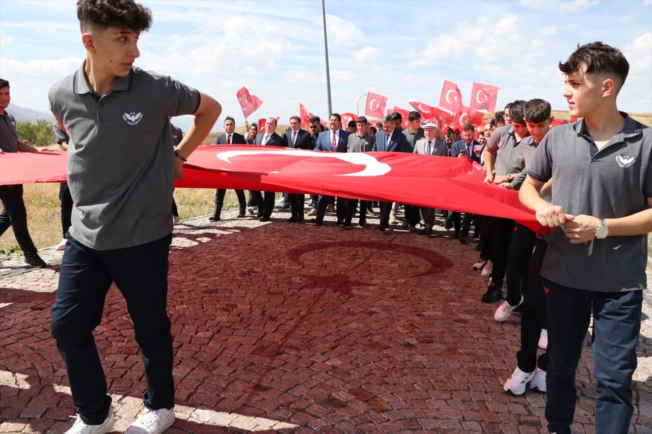 Erzurum'da öğrenciler, tarih boyunca Erzurum'un savunmasında çok büyük öneme sahip tabyalarda...