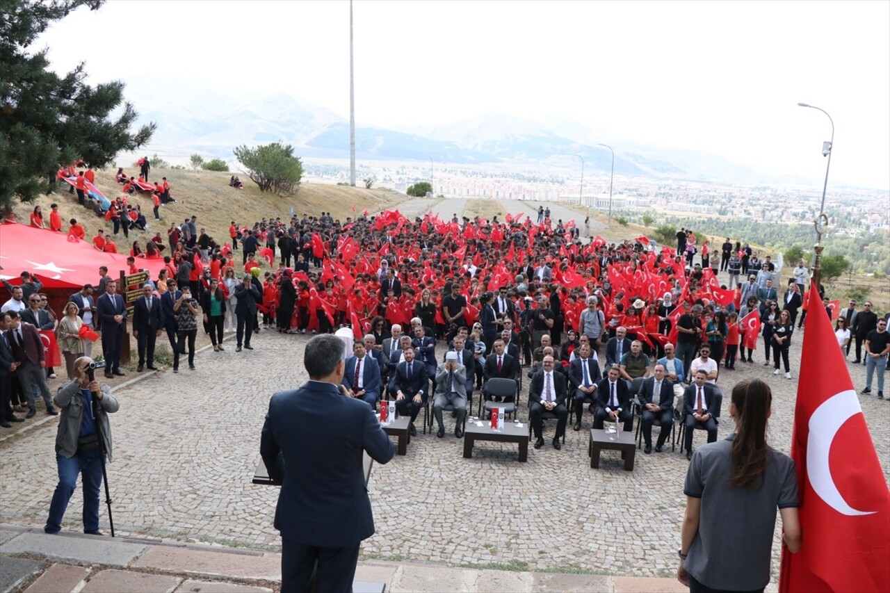 Erzurum'da öğrenciler, tarih boyunca Erzurum'un savunmasında çok büyük öneme sahip tabyalarda...