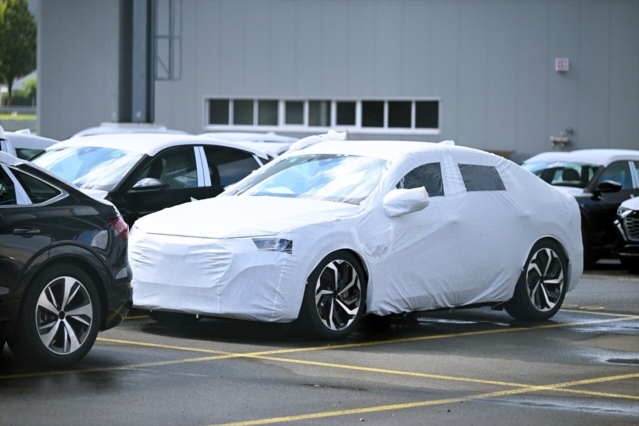 Audi Brüksel fabrikası, çalışanların el koyduğu tamamlanmış 200 civarında otomobilin anahtarlarını...