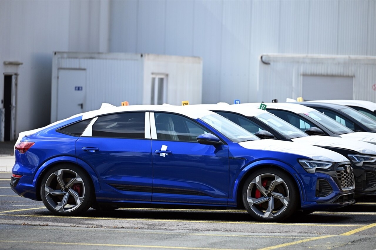 Audi Brüksel fabrikası, çalışanların el koyduğu tamamlanmış 200 civarında otomobilin anahtarlarını...