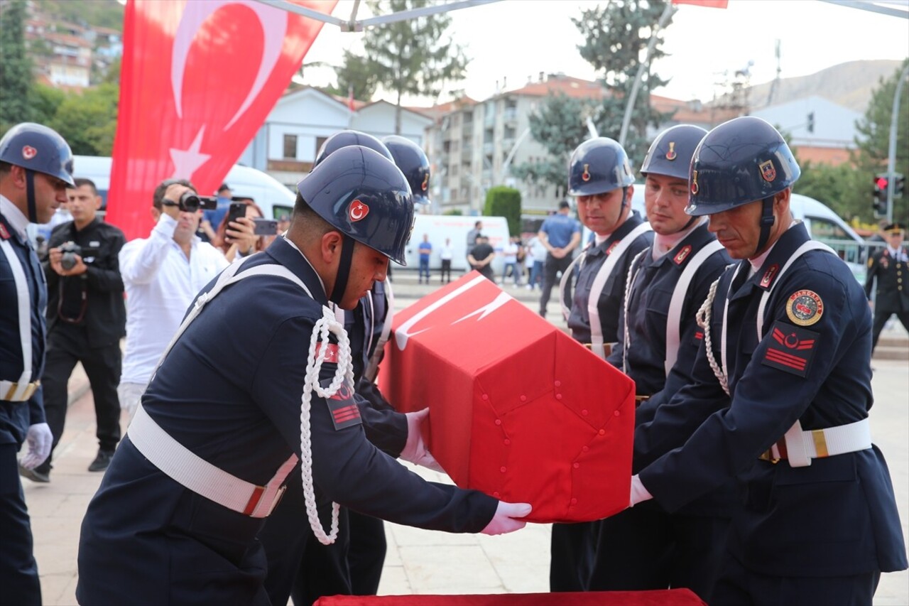  Tunceli'nin Ovacık ilçesinde görev esnasında zırhlı aracın devrilmesi sonucu şehit olan Jandarma...