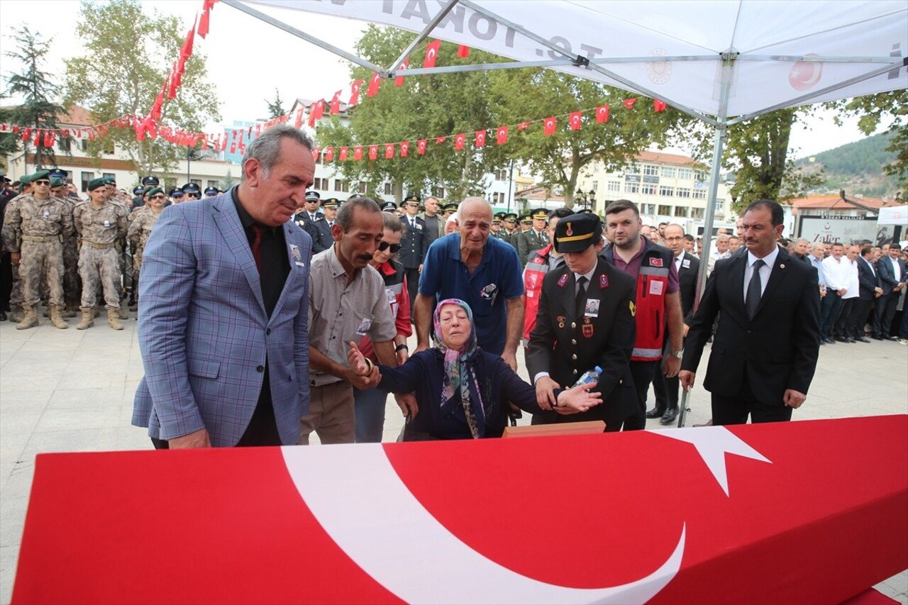  Tunceli'nin Ovacık ilçesinde görev esnasında zırhlı aracın devrilmesi sonucu şehit olan Jandarma...