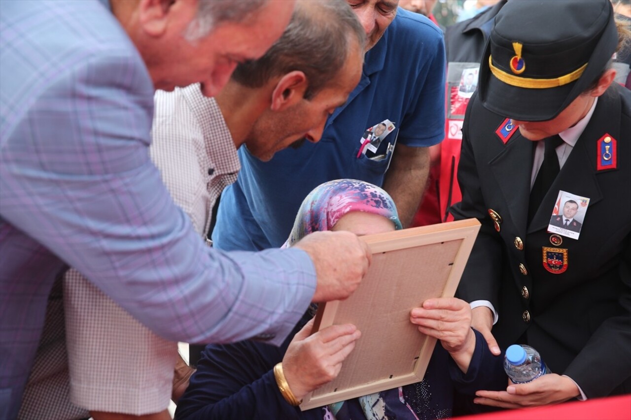  Tunceli'nin Ovacık ilçesinde görev esnasında zırhlı aracın devrilmesi sonucu şehit olan Jandarma...