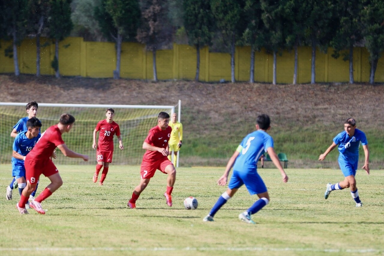 Türkiye 17 Yaş Altı Futbol Takımı, Kocaeli'nin Darıca ilçesinde oynanan hazırlık maçında...