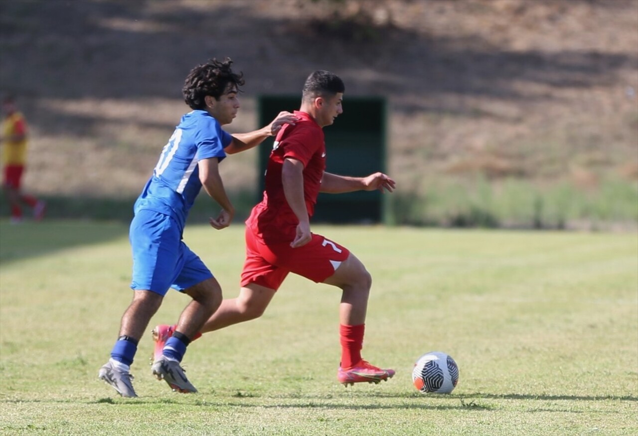 Türkiye 17 Yaş Altı Futbol Takımı, Kocaeli'nin Darıca ilçesinde oynanan hazırlık maçında...