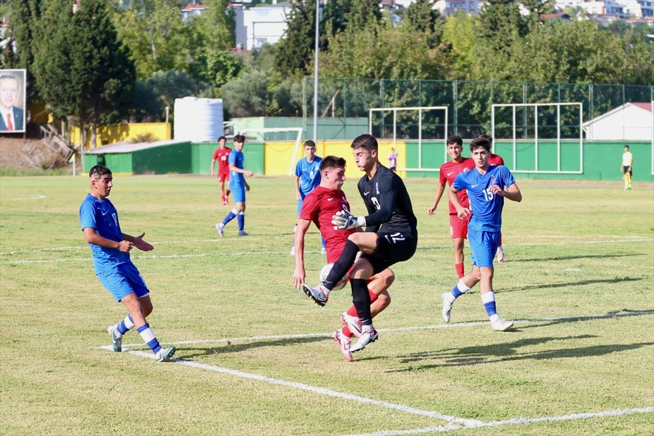 Türkiye 17 Yaş Altı Futbol Takımı, Kocaeli'nin Darıca ilçesinde oynanan hazırlık maçında...