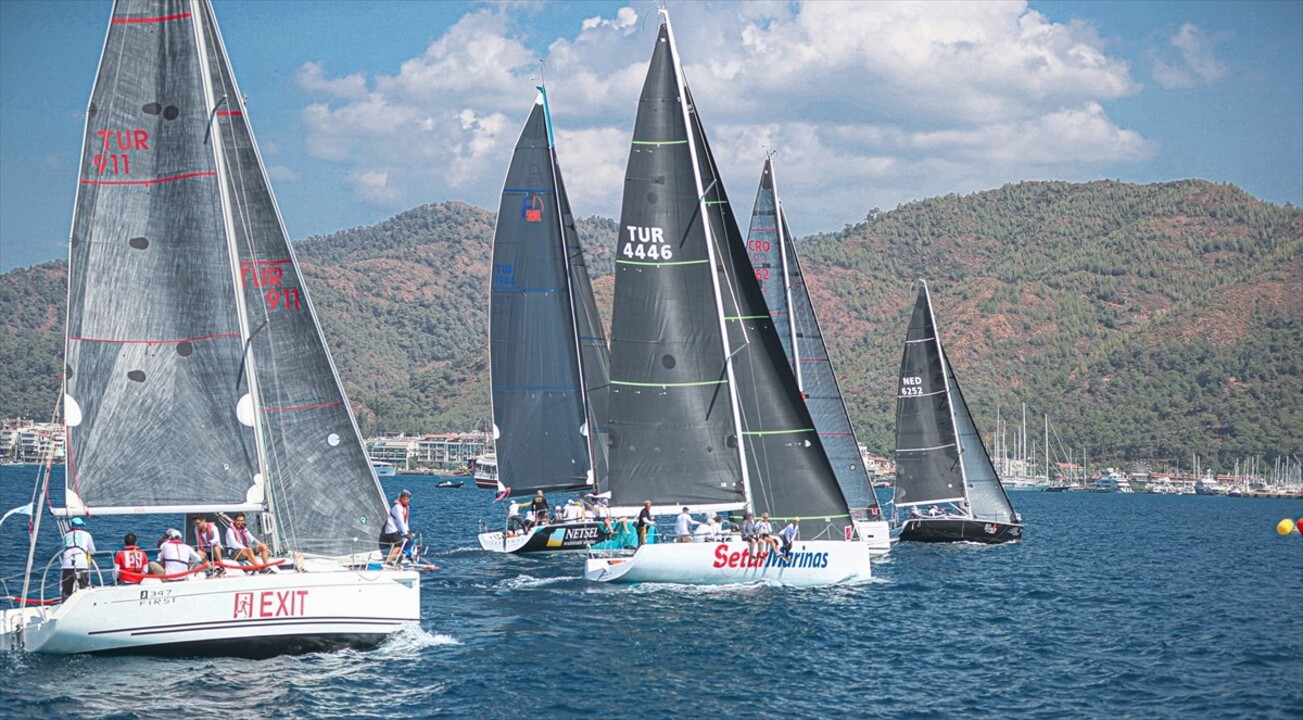 Muğla'nın Marmaris ilçesinde bu yıl ilk kez düzenlenen Kırlangıç Kupası Yat Yarışları'nın ilk...