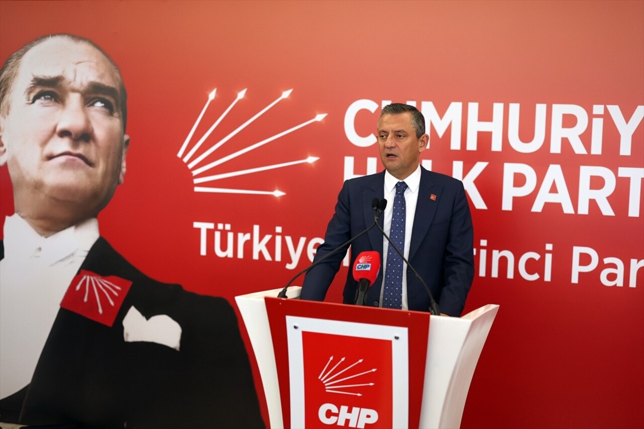 CHP Genel Başkanı Özgür Özel, CHP'nin 101. kuruluş yıl dönümü kapsamında, toplumun farklı...