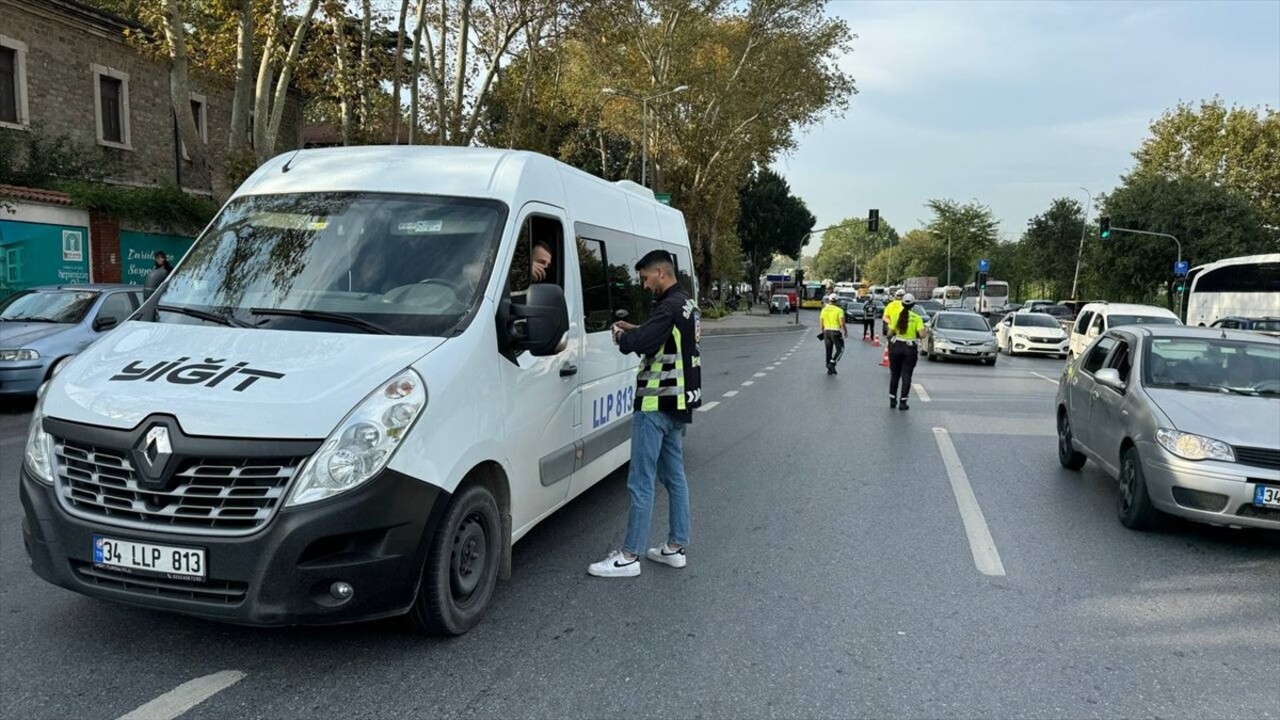 İstanbul'da, eğitim öğretim dönemin başlamasıyla oluşabilecek trafik yoğunluğunun önlenmesine için...