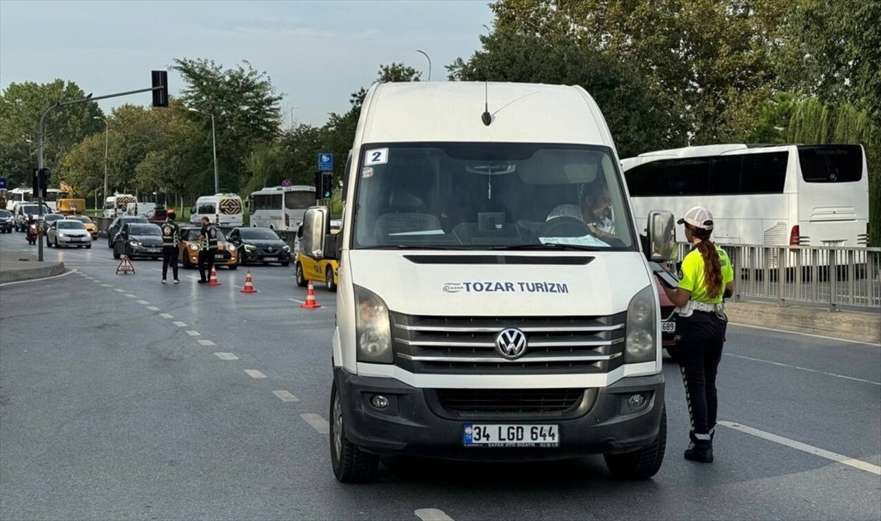 İstanbul'da, eğitim öğretim dönemin başlamasıyla oluşabilecek trafik yoğunluğunun önlenmesine için...