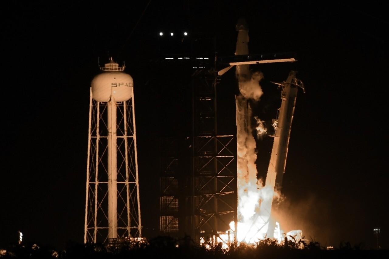 SpaceX, Polaris Dawn misyonu kapsamında insanlık tarihindeki ilk özel uzay yürüyüşü için Falcon 9...