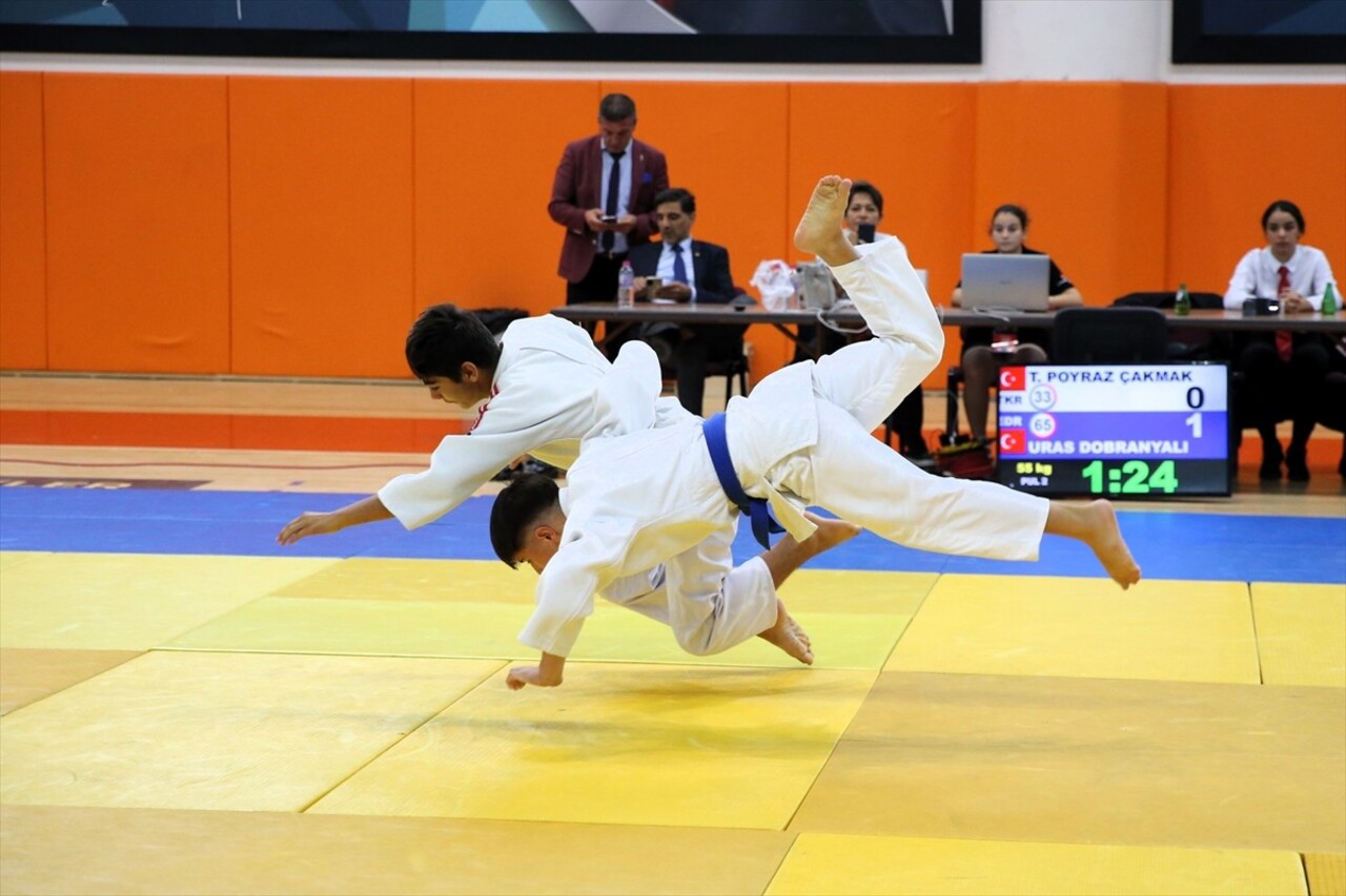 Uluslararası Edirne Judo Turnuvası, düzenlenen açılış töreniyle başladı. Turnuvada Türkiye'nin...