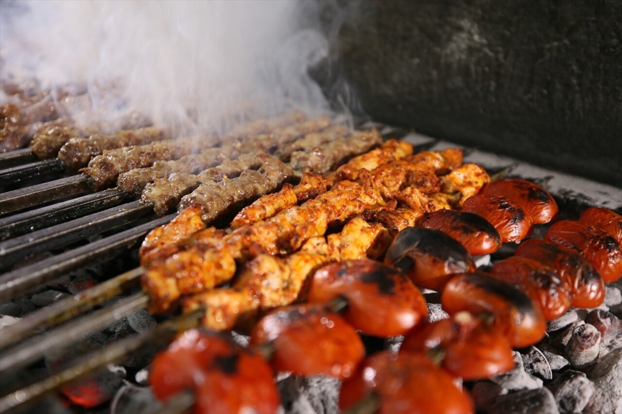 Gastronomi şehri Gaziantep'te, GastroAntep Kültür Yolu Festivali kapsamında Büyükşehir Belediyesi...