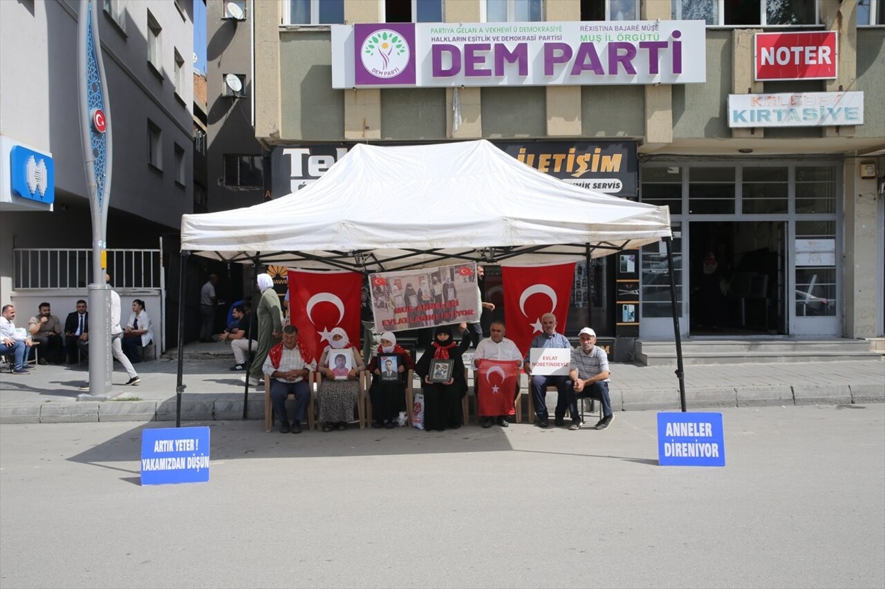 Muş'ta çocuklarının terör örgütü PKK tarafından dağa götürülmesinden DEM Parti'yi sorumlu tutan...