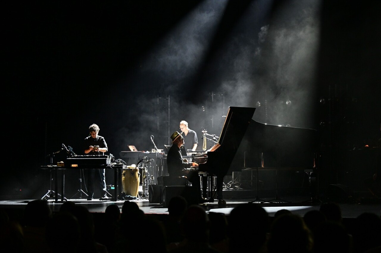 Çağdaş klasik müziğin önemli isimlerinden İtalyan piyanist ve besteci Ludovico Einaudi, Harbiye...