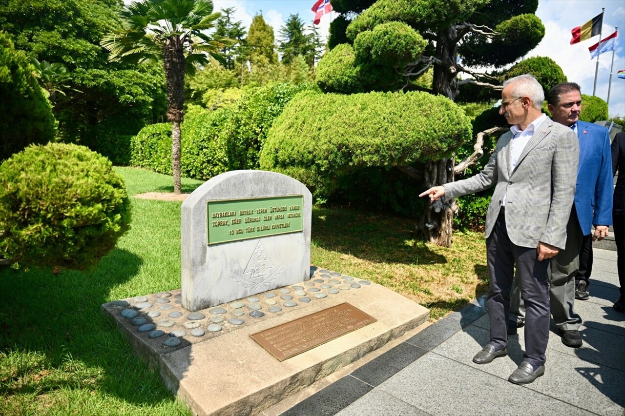 Ulaştırma ve Altyapı Bakanı Abdulkadir Uraloğlu, Kore Savaşı'nda şehit düşen 989 Türk askerinden...