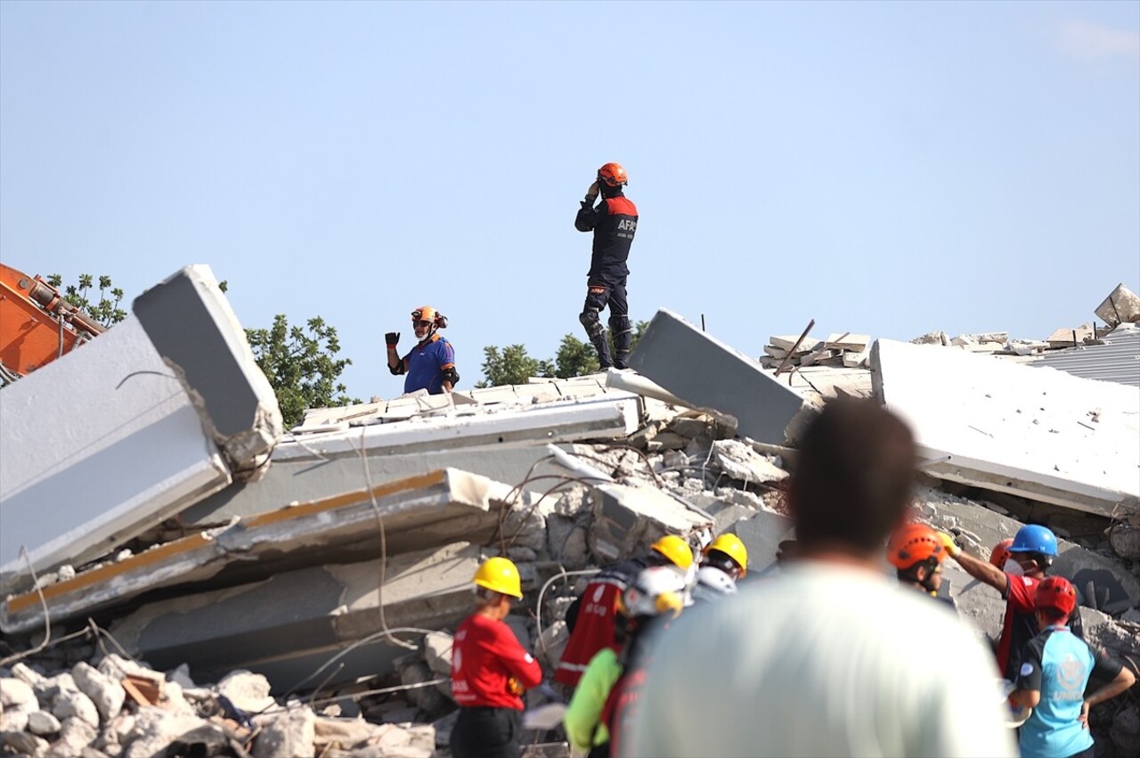 Mersin'de senaryo gereği 4 ilin etkilendiği 7 büyüklüğündeki depremin bölgesel tatbikatı başladı. ...