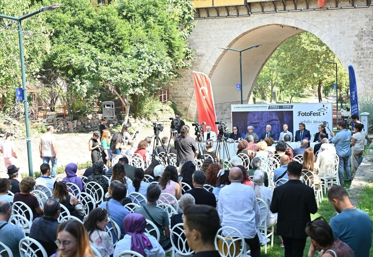 Bursa Büyükşehir Belediyesi ve Bursa Fotoğraf Sanatı Derneği tarafından "şehrin itirazı" temasıyla...