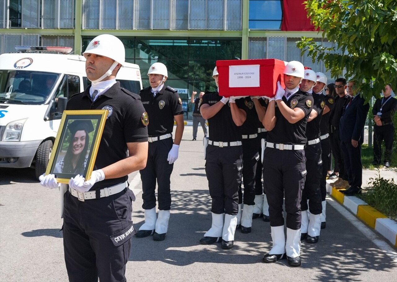 İşgal altındaki Batı Şeria'da İsrail askerlerince öldürülen Ayşenur Ezgi Eygi'nin naaşı, İzmir'e...