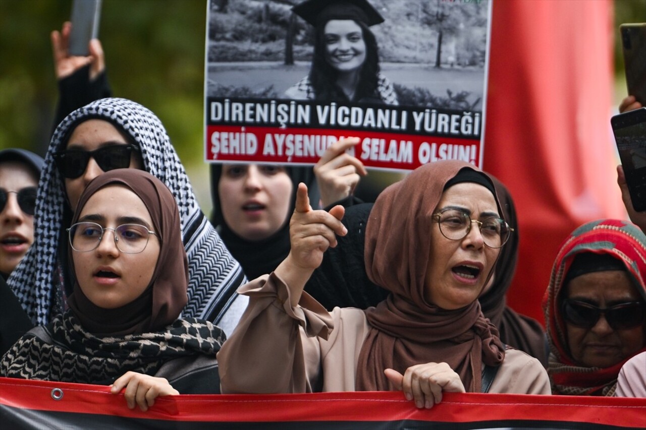 Ankara Filistin Dayanışma Platformunun (ANFİDAP) çağrısıyla Hacı Bayram Veli Camisi'nde cuma...