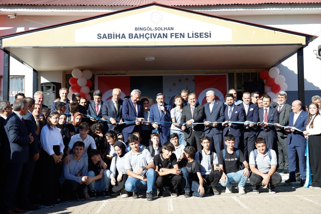 Cumhurbaşkanı Yardımcısı Cevdet Yılmaz, Bingöl'ün Solhan ilçesinde, "Sabiha Bahçıvan Fen...