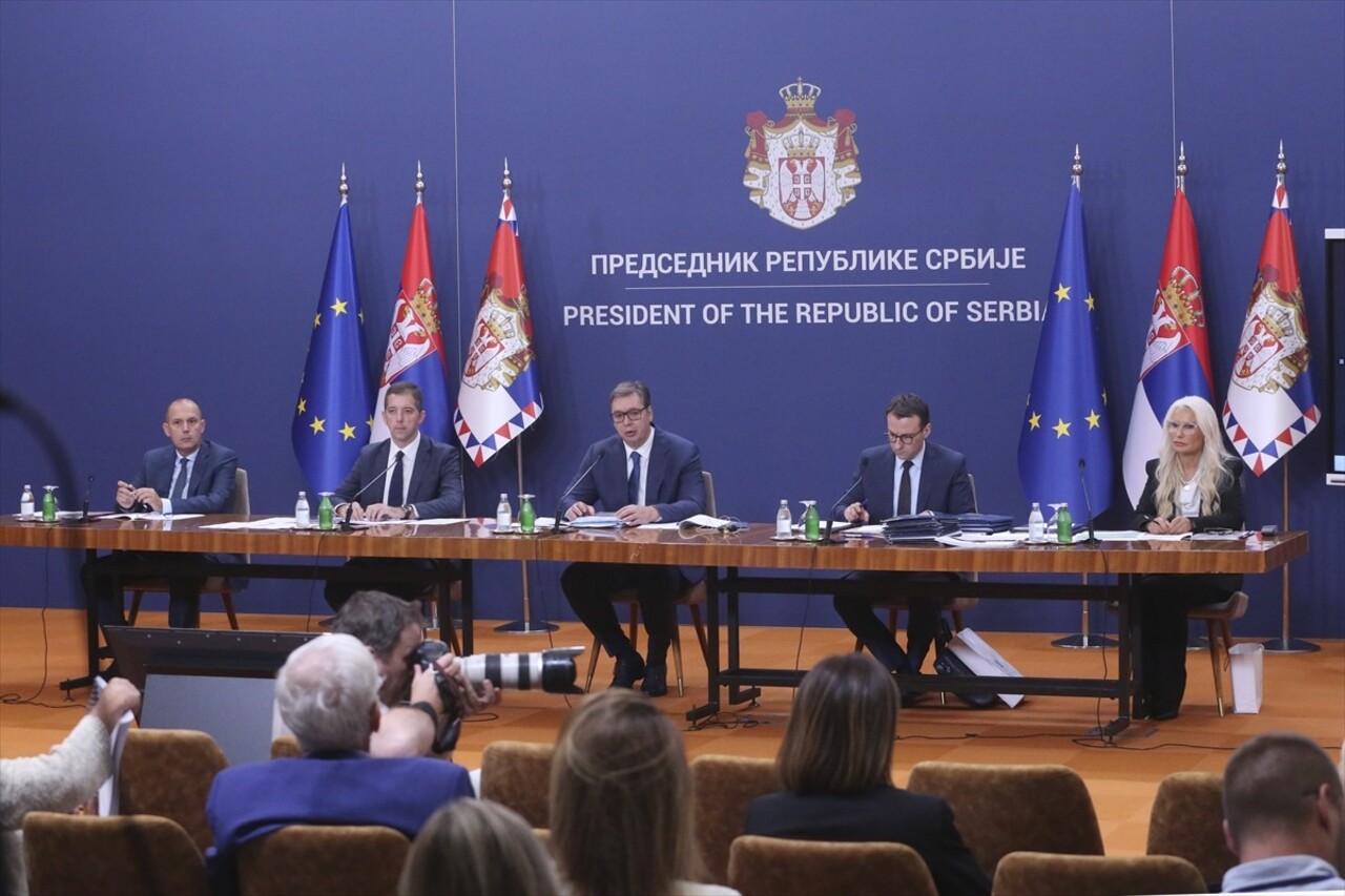 Sırbistan Cumhurbaşkanı Aleksandar Vucic, başkent Belgrad'da düzenlediği basın toplantısında...