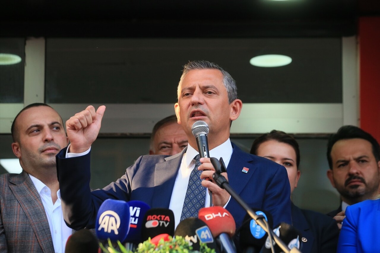 CHP Genel Başkanı Özgül Özel, İzmit Belediyesi tarafından Mehmet Ali Paşa Mahallesi'nde açılan...