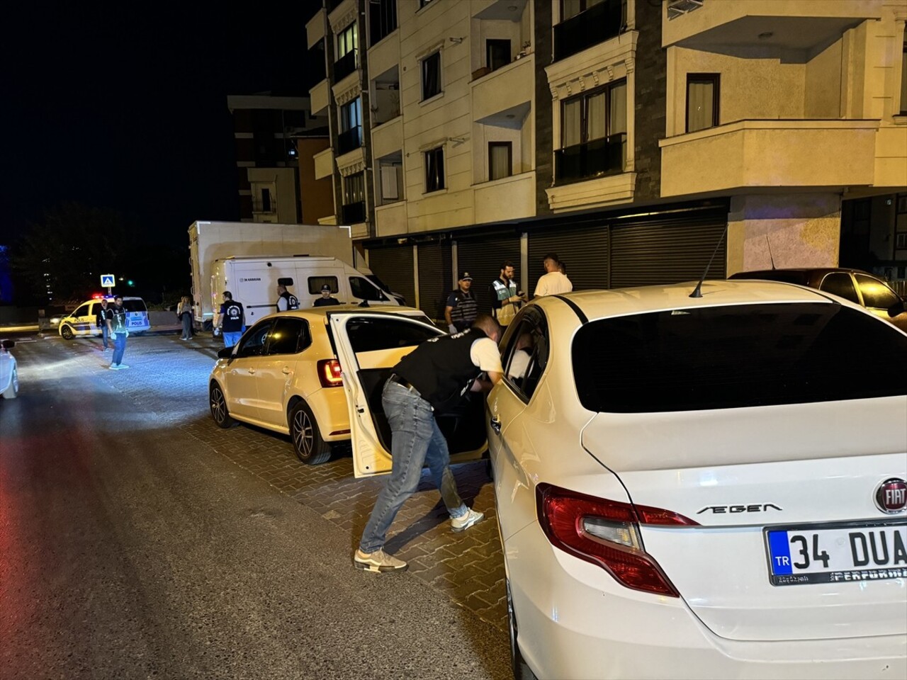 İstanbul'un Maltepe ilçesinde polis ekiplerince asayiş uygulaması gerçekleştirildi.
Uygulamalarda...