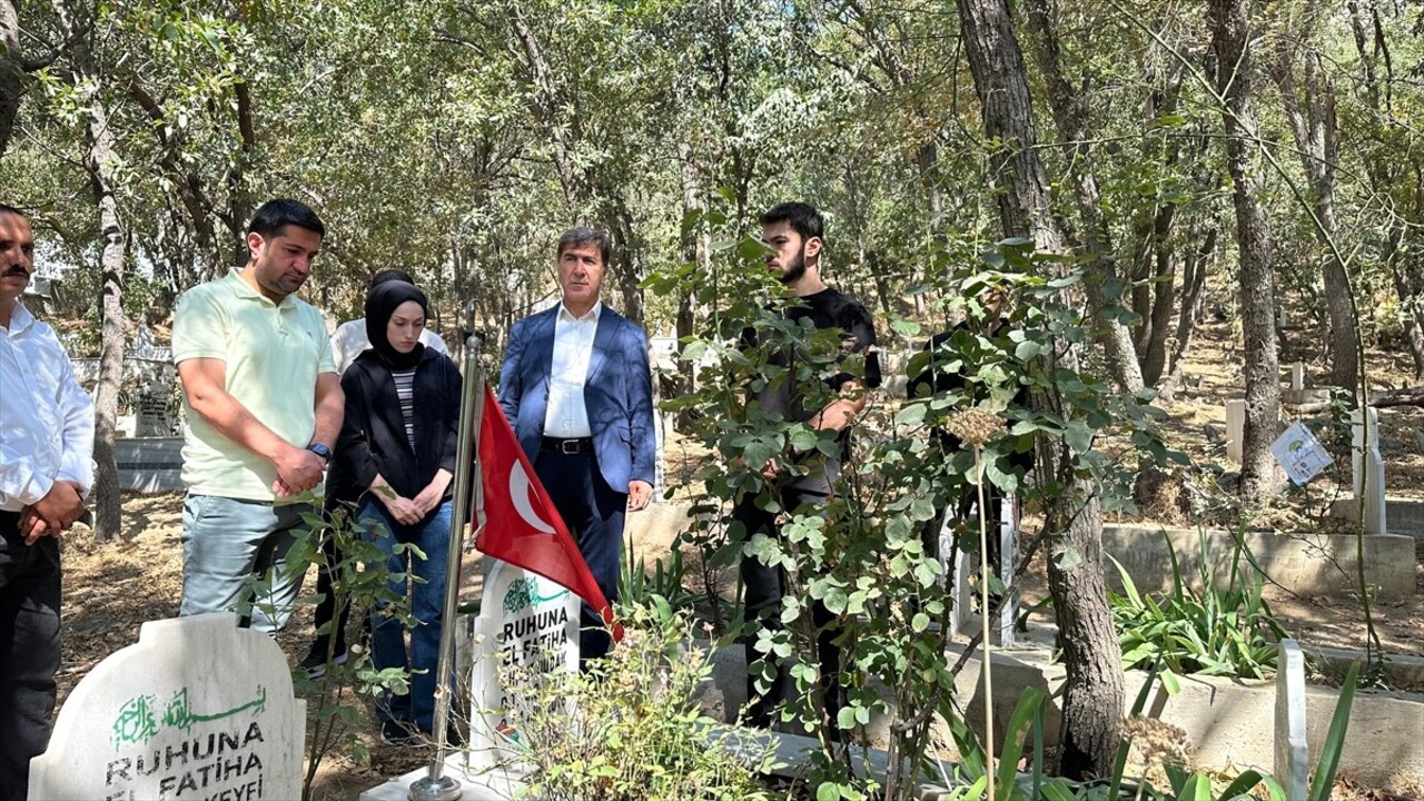  Hakkari'nin Şemdinli ilçesinde 8 yıl önce PKK'lı teröristlerce katledilen 26. Dönem Milletvekili...