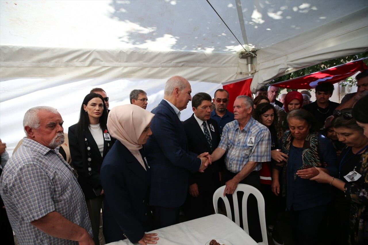 TBMM Başkanı Numan Kurtulmuş (ortada), Batı Şeria'da İsrail askerlerince öldürülen Ayşenur Ezgi...