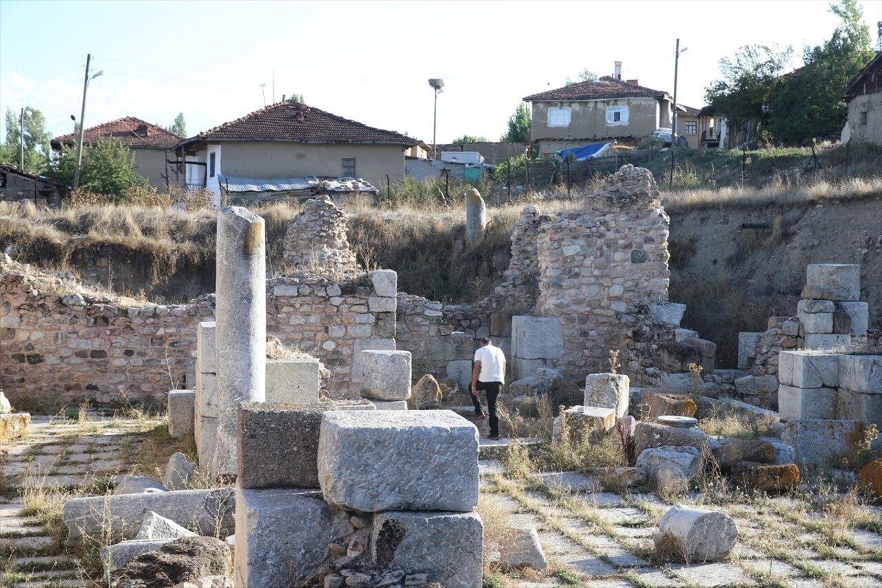 Tokat'ın Sulusaray ilçesinin altındaki Sebastapolis Antik Kenti'nin tamamen gün yüzüne...