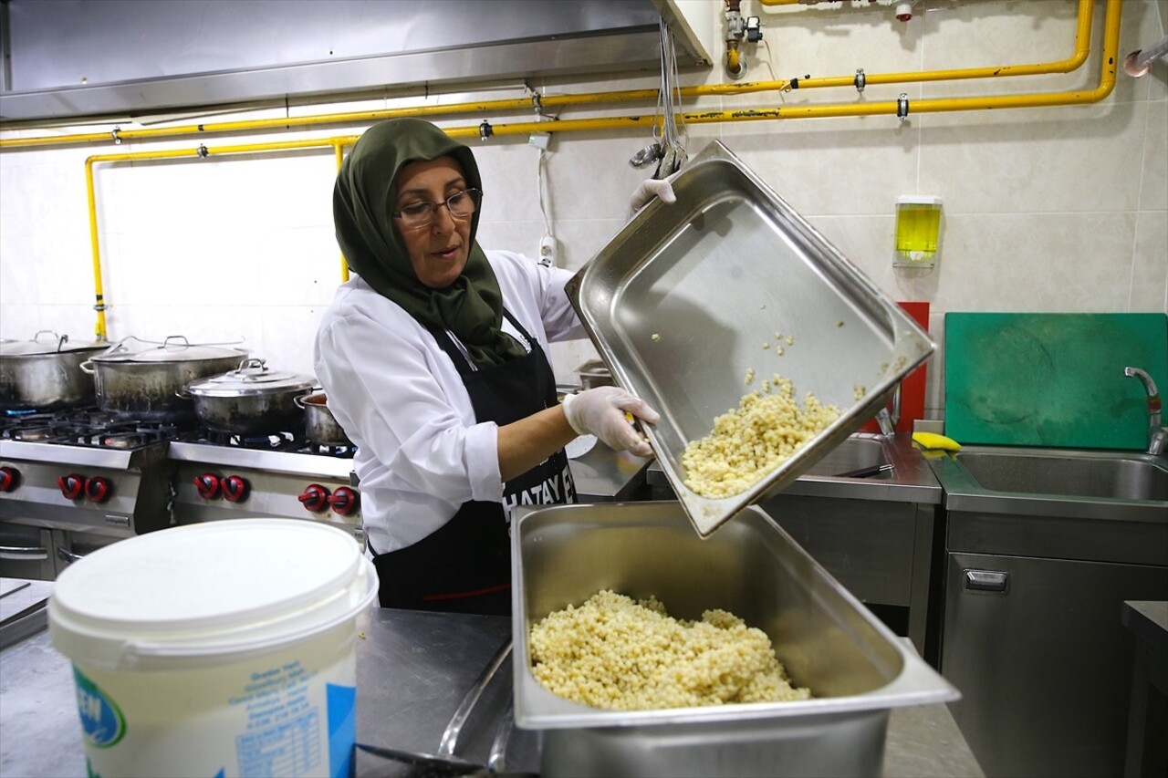 Hatay'da "mütebli" olarak bilinen soğuk buğday çorbası, geleneksel lezzetlerin tanıtıldığı Hatay...