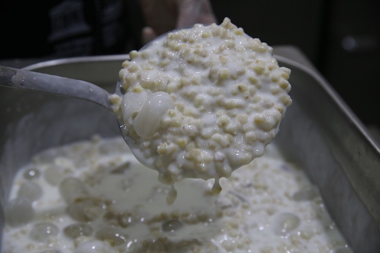 Hatay'da "mütebli" olarak bilinen soğuk buğday çorbası, geleneksel lezzetlerin tanıtıldığı Hatay...