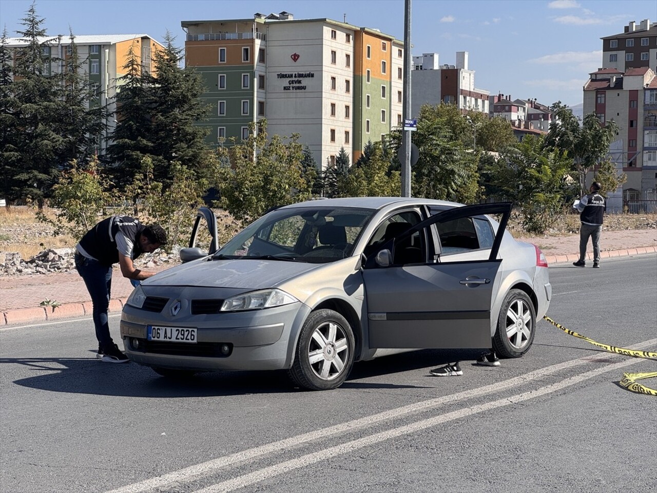 Kayseri'de eski eşi tarafından 8 yaşındaki kızının yanında tabancayla vurulan kadın ağır...