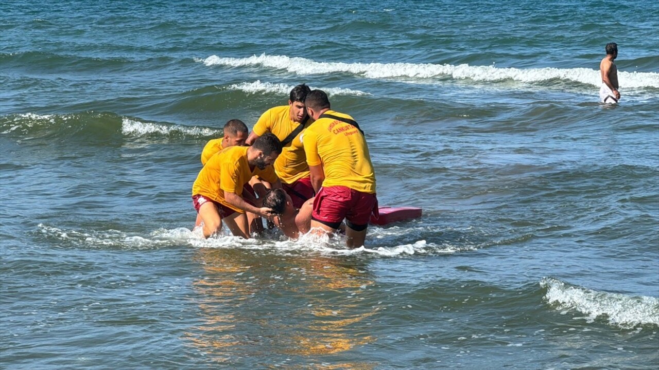 Samsun'da 1 Haziran'da açılan deniz sezonunun ardından göreve başlayan Büyükşehir Belediyesi...