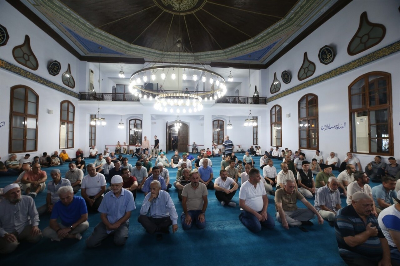 Sakarya'da Mevlit Kandili dolayısıyla programlar düzenlendi. Adapazarı ilçesindeki Orhan Gazi...