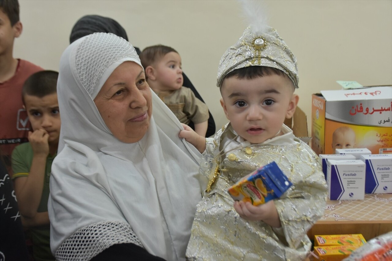 Irak'ın Kerkük kentinde Mevlit Kandili dolayısıyla geleneksel toplu sünnet töreni düzenlendi....