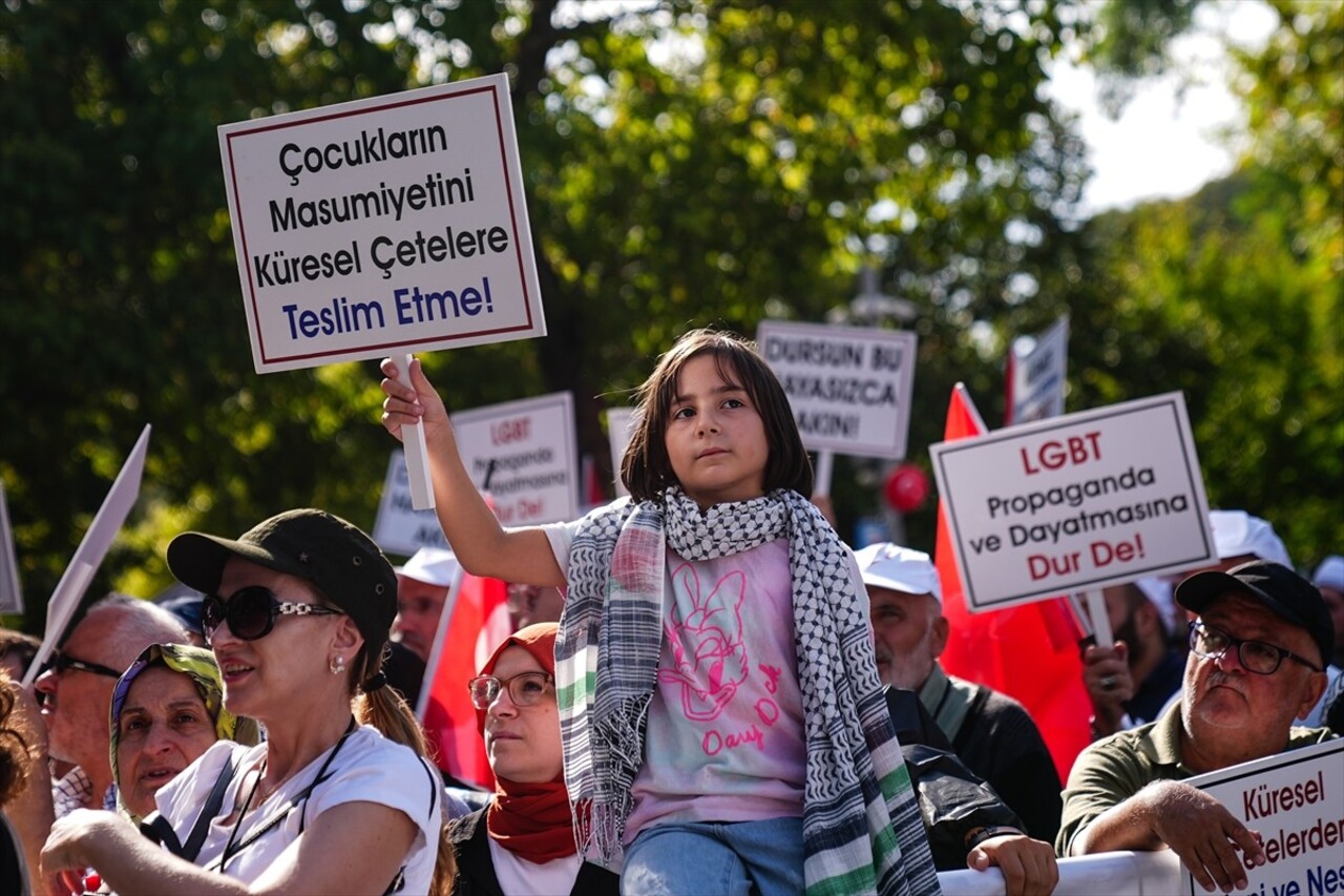 Büyük Aile Platformunca 'Dursun Bu Hayasızca Akın' sloganıyla LGBT dayatmasına karşı 400 STK'nin...