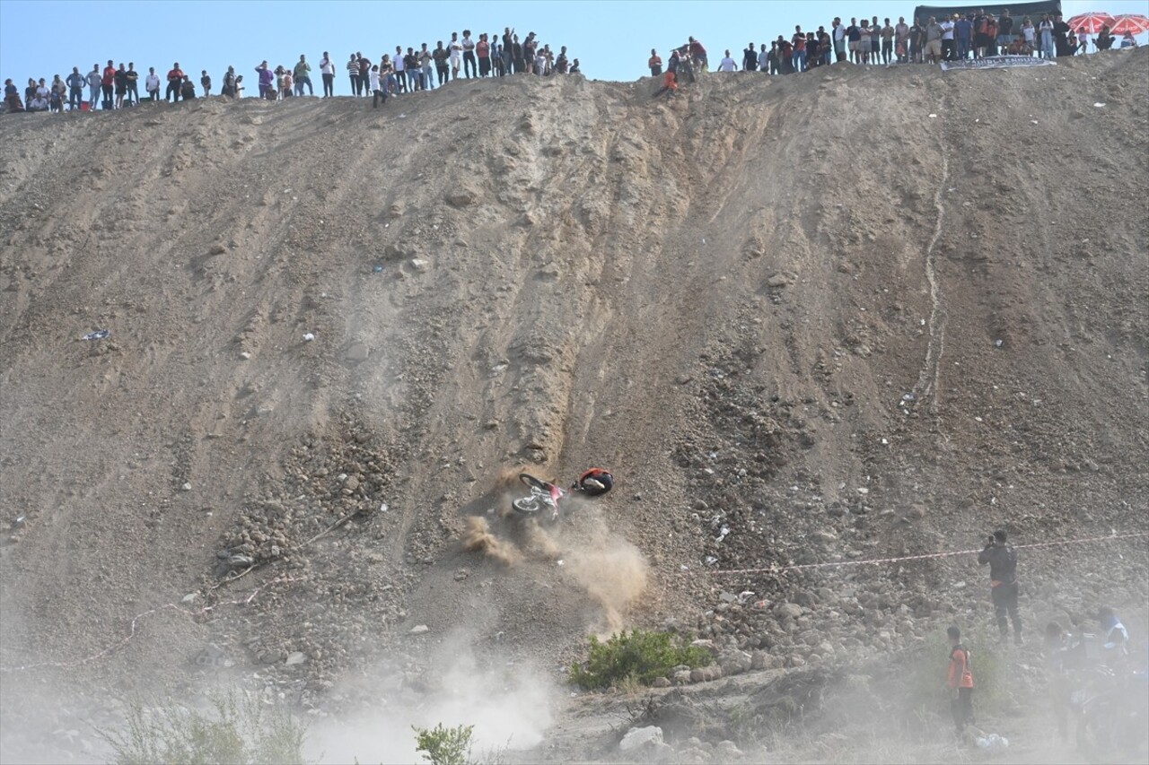 Akdeniz Off-Road Kupası 2. ayak yarışı, Osmaniye'nin Kadirli ilçesinde gerçekleşti. Topraktepe...