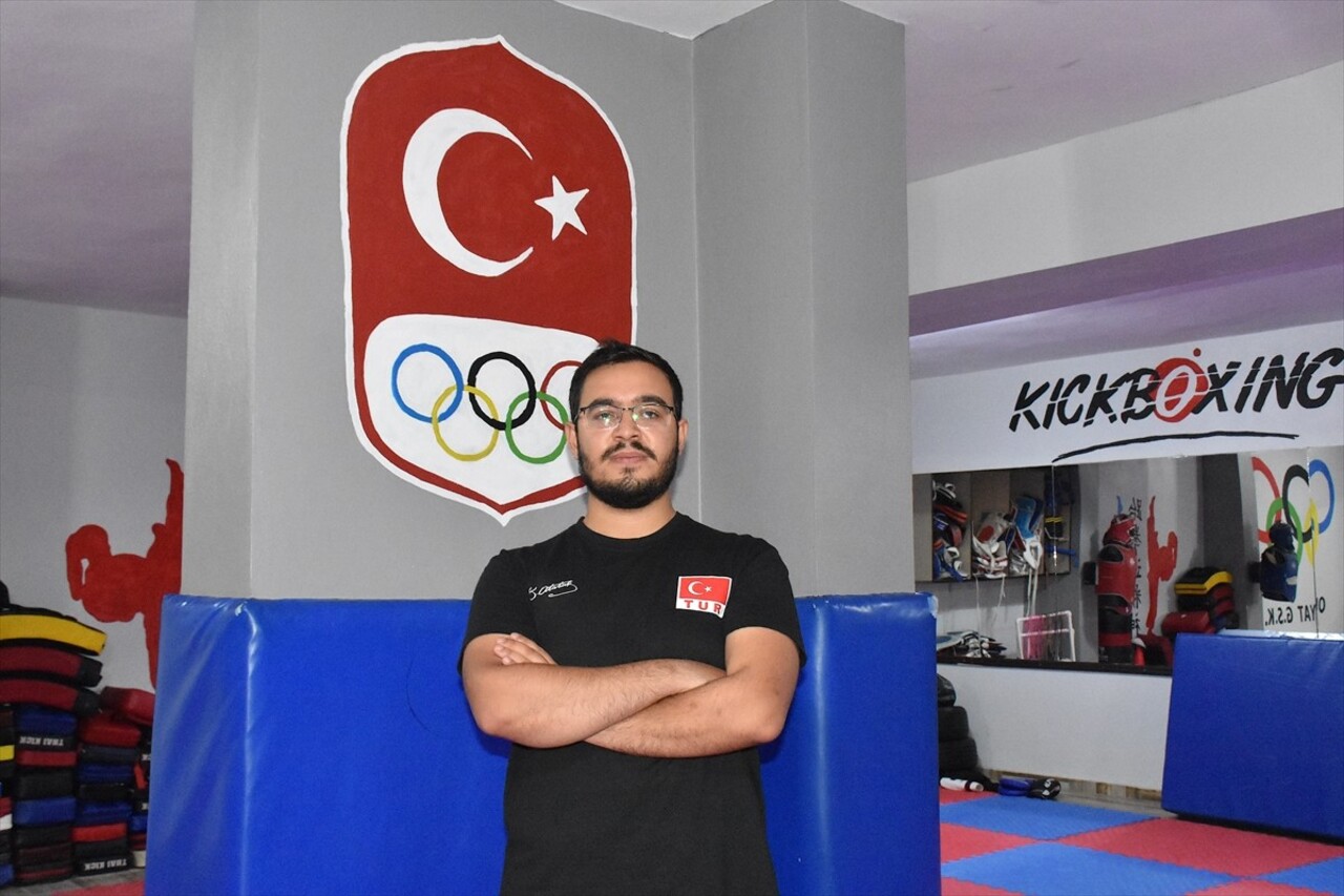 Van'ın Edremit İlçesinde yaşayan ve katıldığı ulusal, uluslararası kick boks müsabakalarında1...