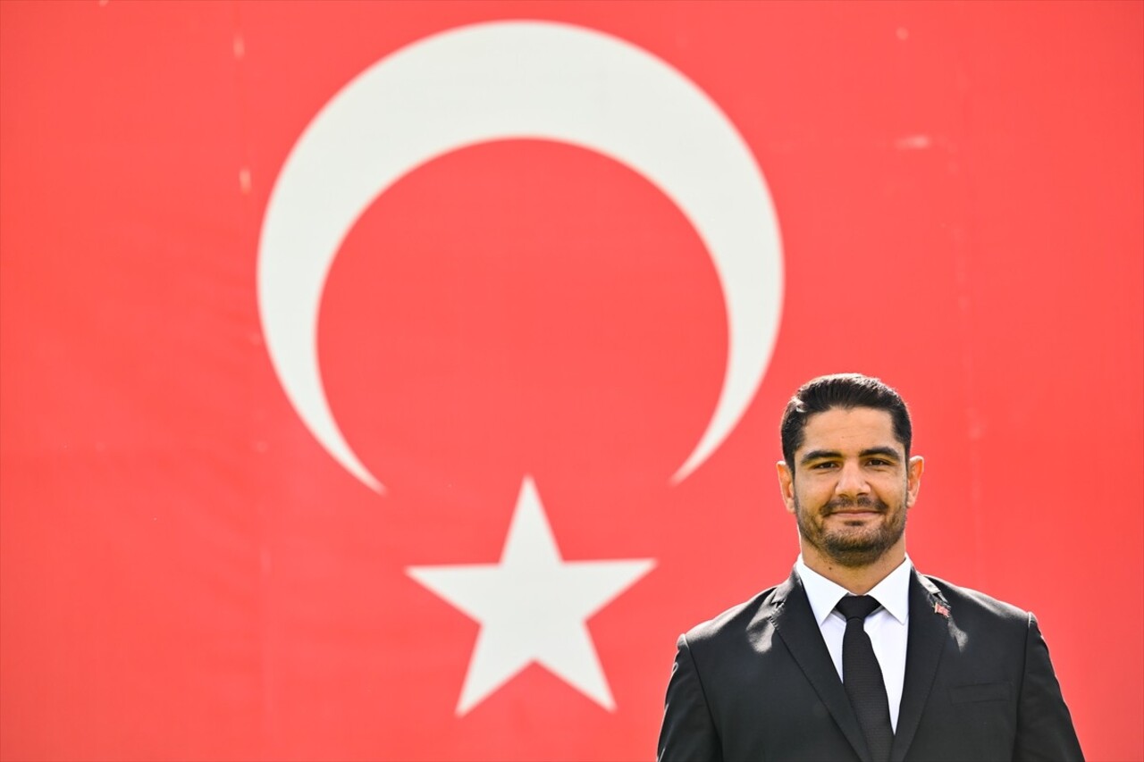 Türkiye Güreş Federasyonunun olağan seçimli genel kurulunda başkanlık için yarışacak olimpiyat...