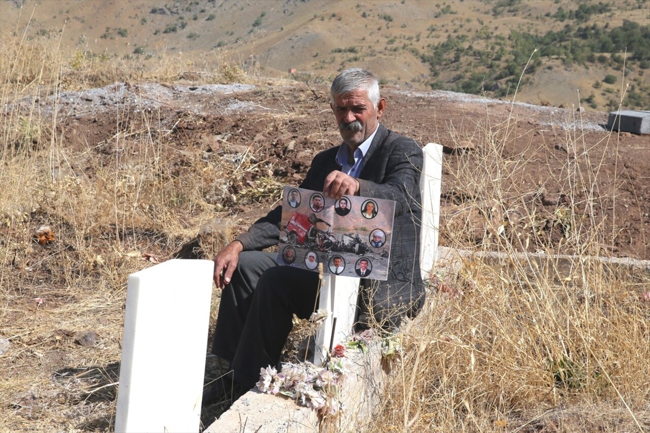 Hakkari'nin Geçitli köyünde 16 Eylül 2010'da PKK'lı teröristlerce yola tuzaklanan patlayıcının...