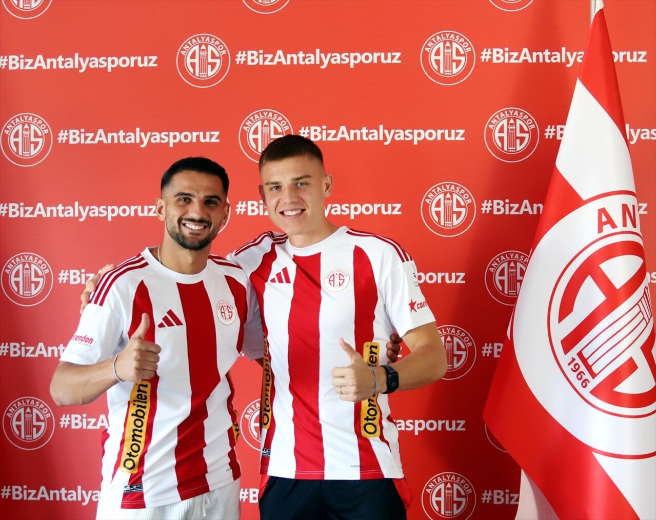 Trendyol Süper Lig ekiplerinden Antalyaspor, kadrosuna dahil ettiği futbolcular Oleksandr...