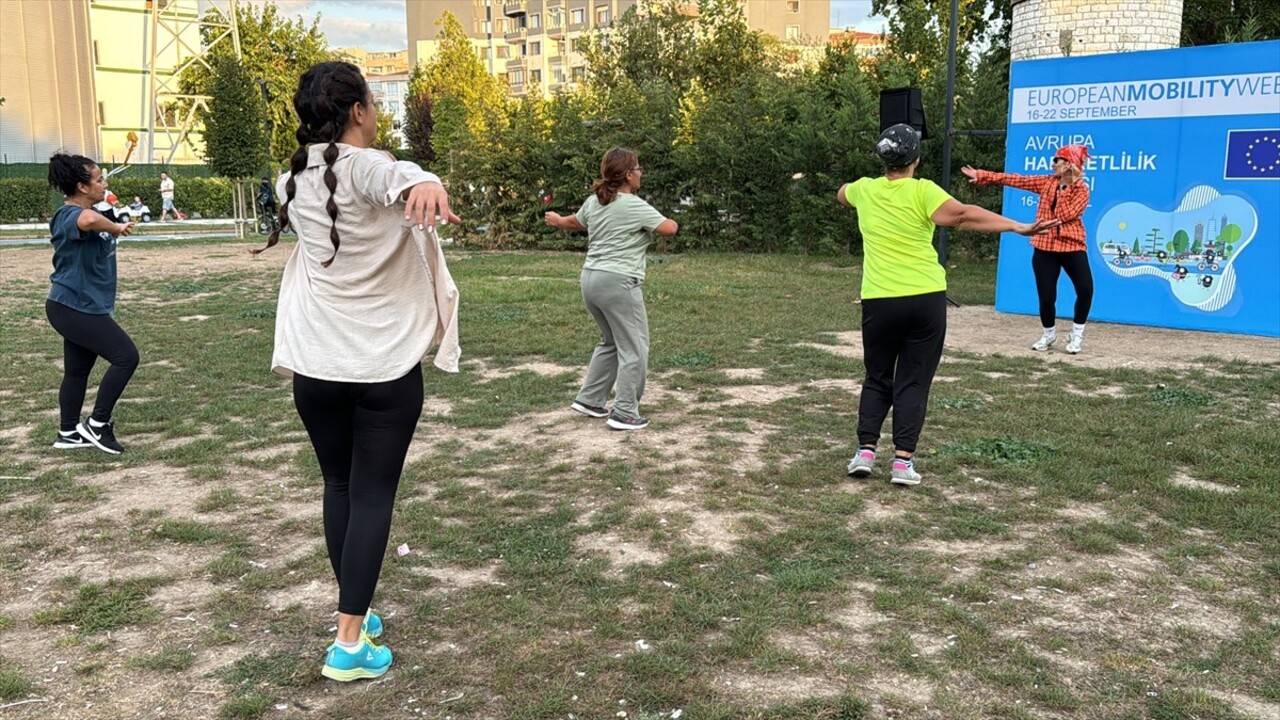 Kırklareli'nde Avrupa Hareketlilik Haftası kapsamında Kırklareli Belediyesince Millet Bahçesi'nde...