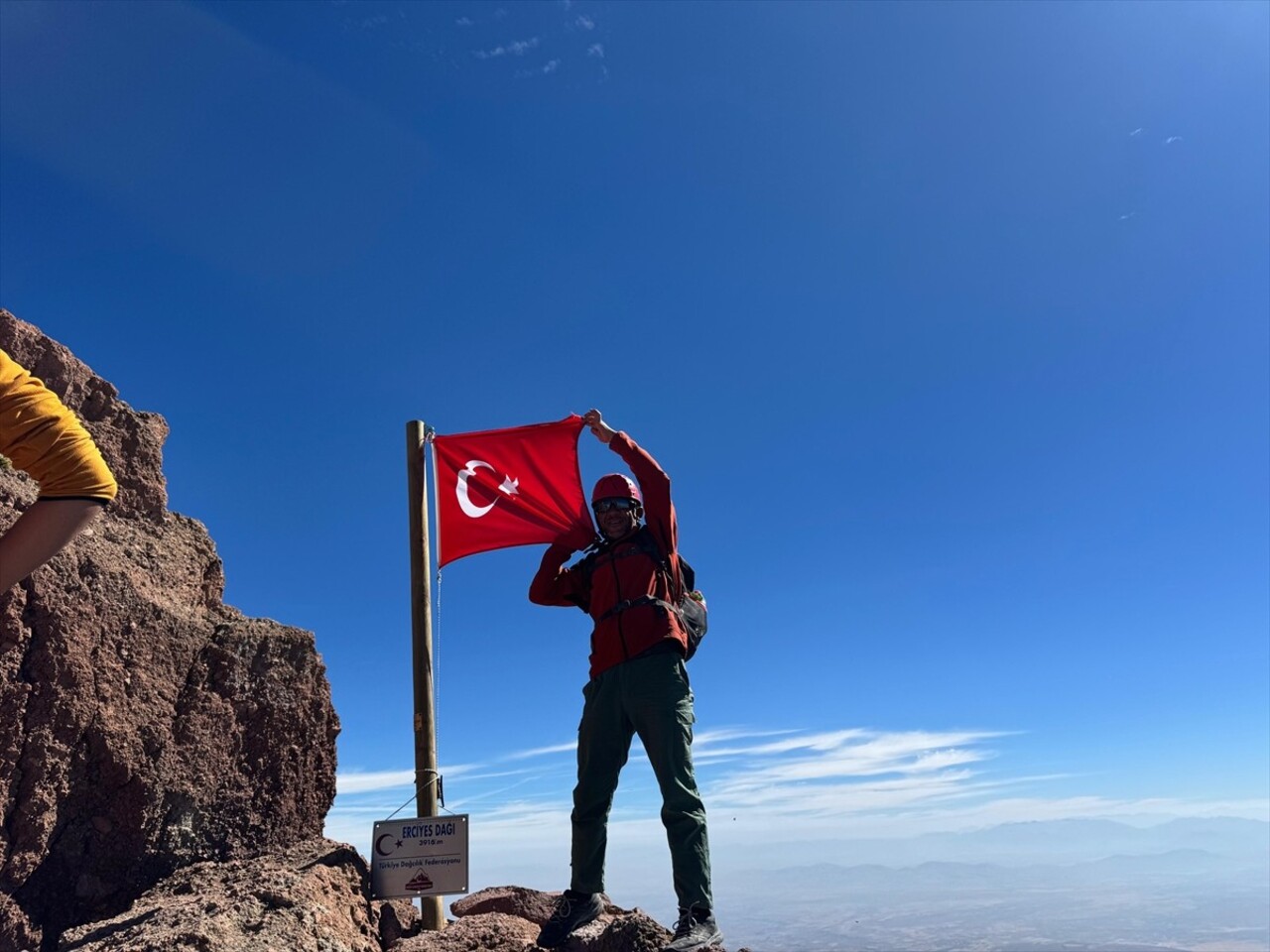 Kayseri'de 1924'te Miralay (Albay) Cemil Cahit Toydemir'in 8 kişilik ekiple başlattığı Erciyes...