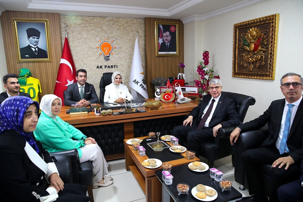 Aile ve Sosyal Hizmetler Bakanı Mahinur Özdemir Göktaş (sol 3), Osmaniye Valiliği'ni ziyaret etti....